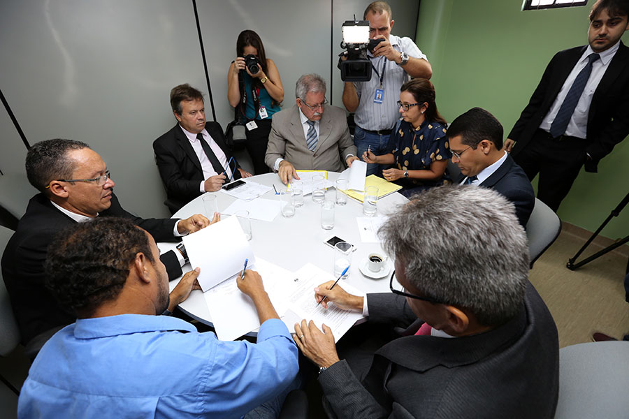 Audiência de conciliação no Centro de Solução de Conflitos (CJUS) do TJ.