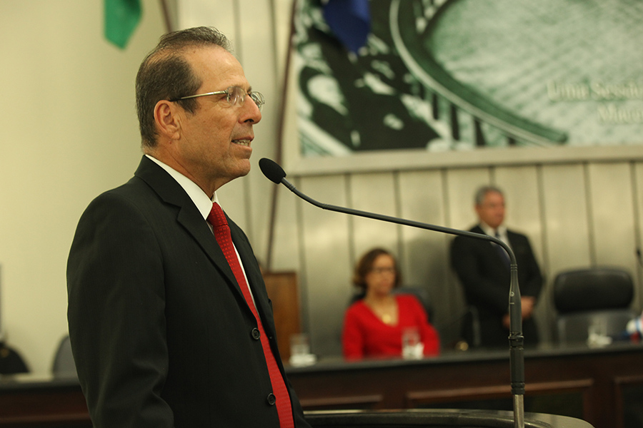 Magistrado agradeceu a homenagem recebida pela Assembleia. Foto: Anderson Moireira