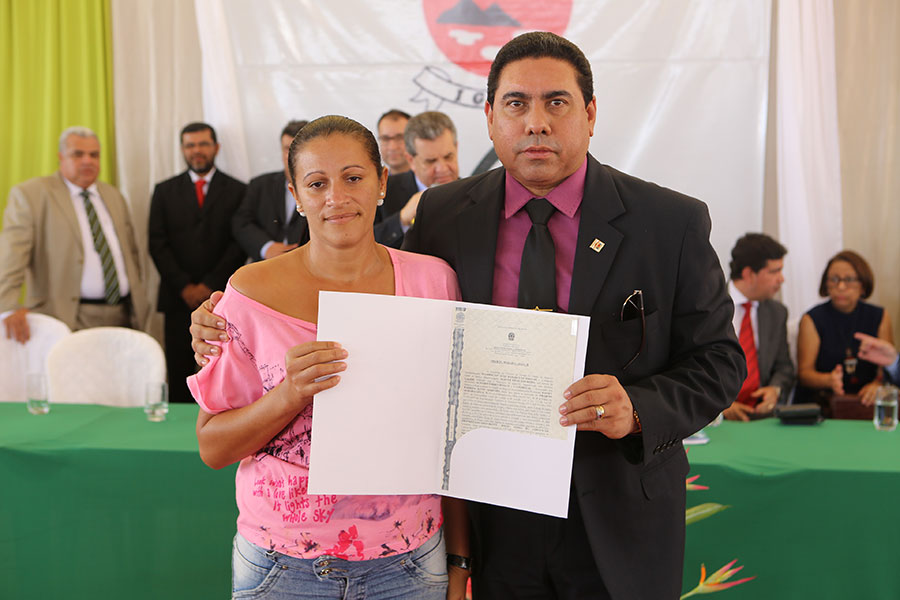 Entrega de títulos do Programa Moradia Legal II, em Igaci
