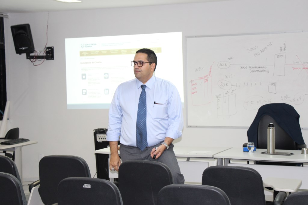 Professor Marcos Ehrhardt ministrou as aulas. 