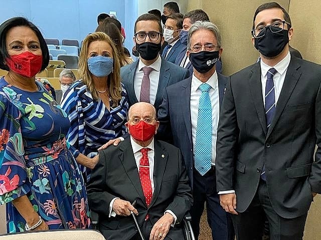 Desembargador acompanhado de Maria Verônica Correia, Morgana Fragoso, Fábio Bittencourt Filho, Fábio José Bittencourt Araújo e José Agnaldo de Souza Araújo Neto.