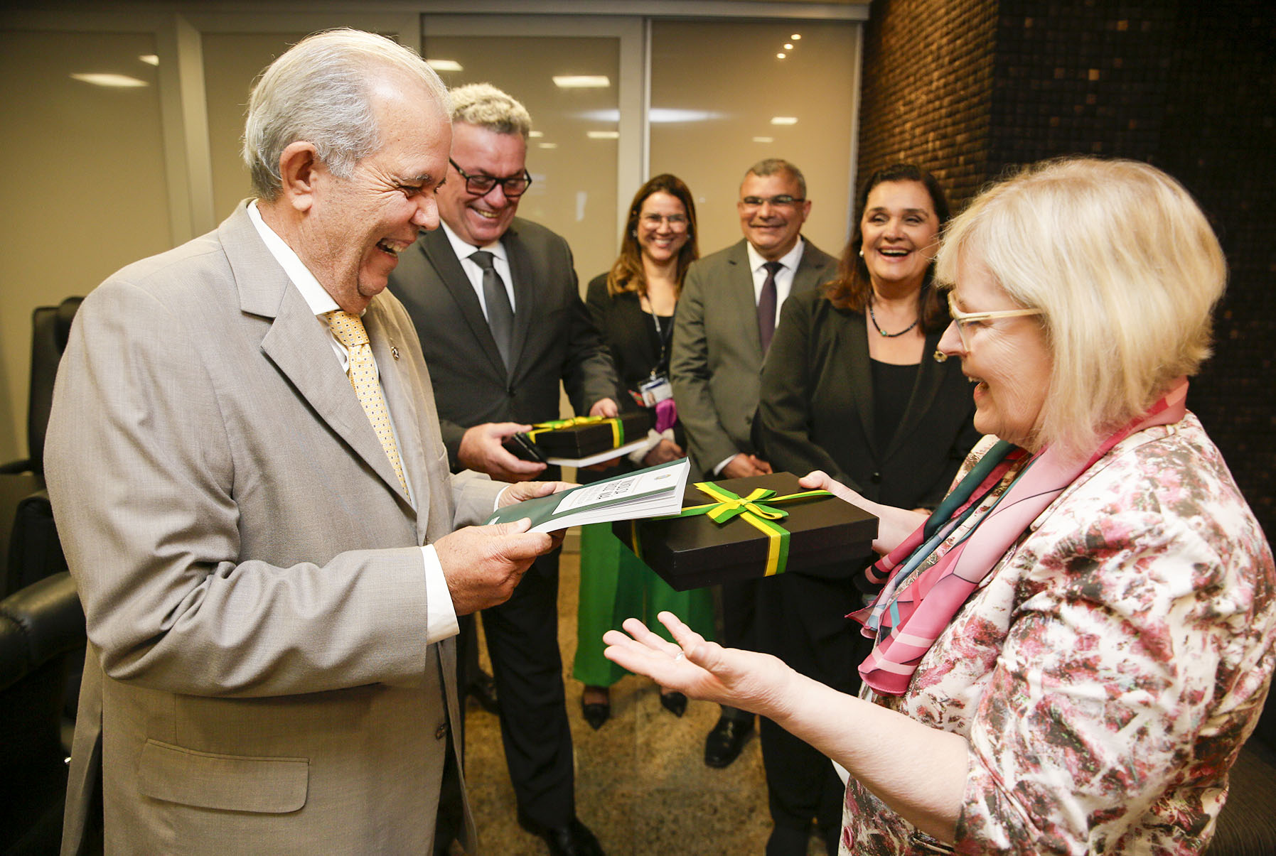 Ministra Rosa Weber recebe do TJAL a Comenda Desembargador Moura Castro.