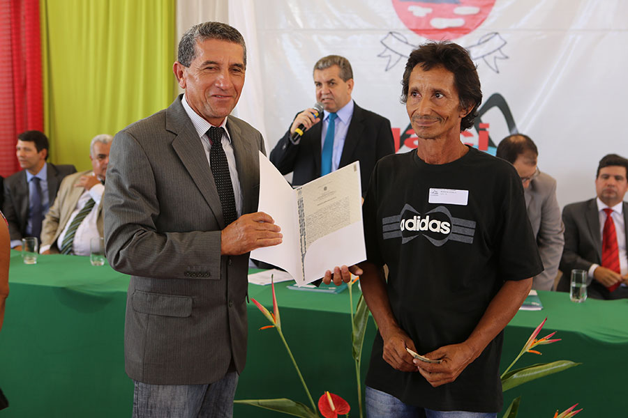 Entrega de títulos do Programa Moradia Legal II, em Igaci