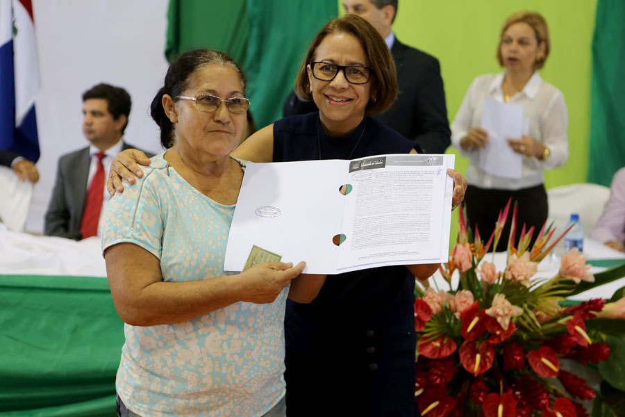 Entrega de títulos do Programa Moradia Legal II em Limoeiro de Anadia