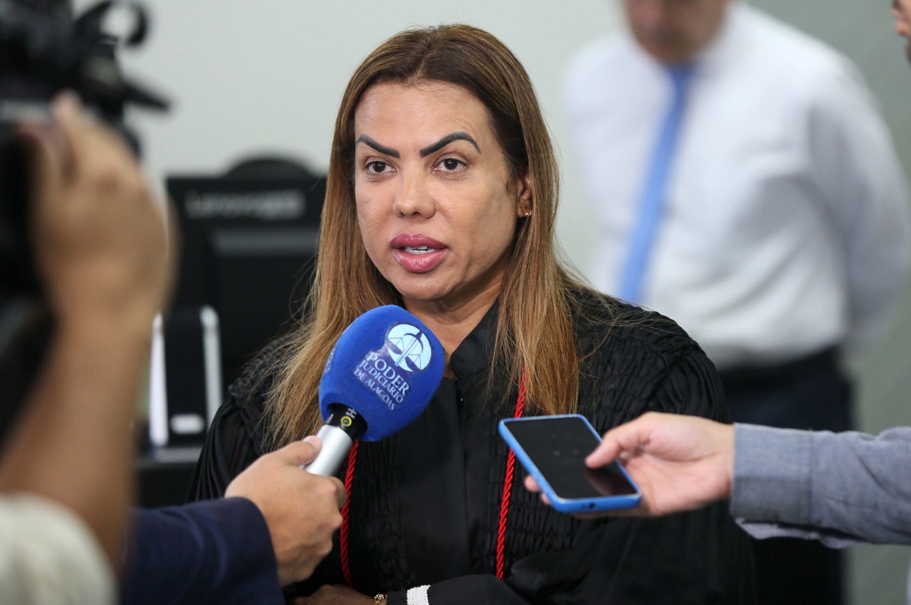 Promotora Ilda Regina, da Comarca de Murici.