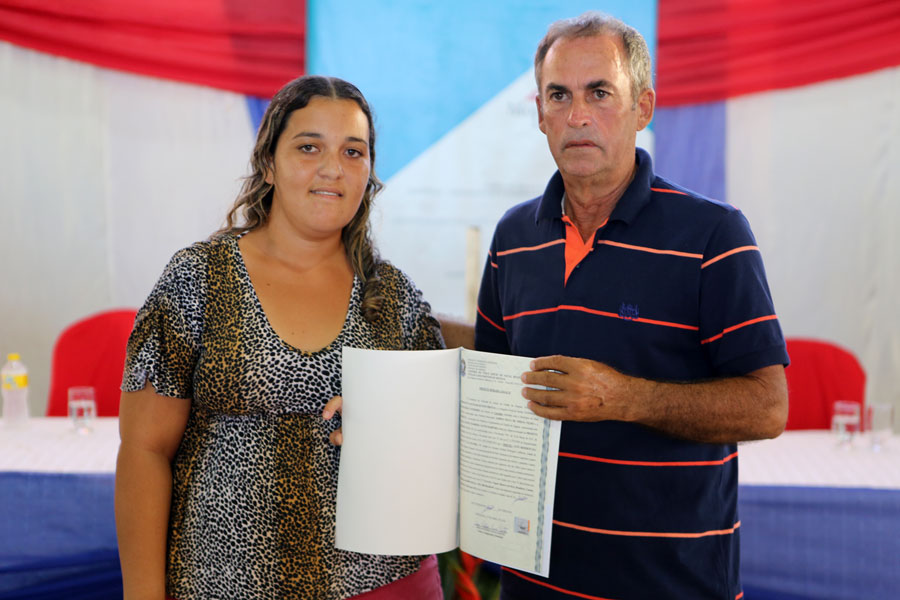 Distribuição de títulos do Programa Moradia Legal II em Messias.