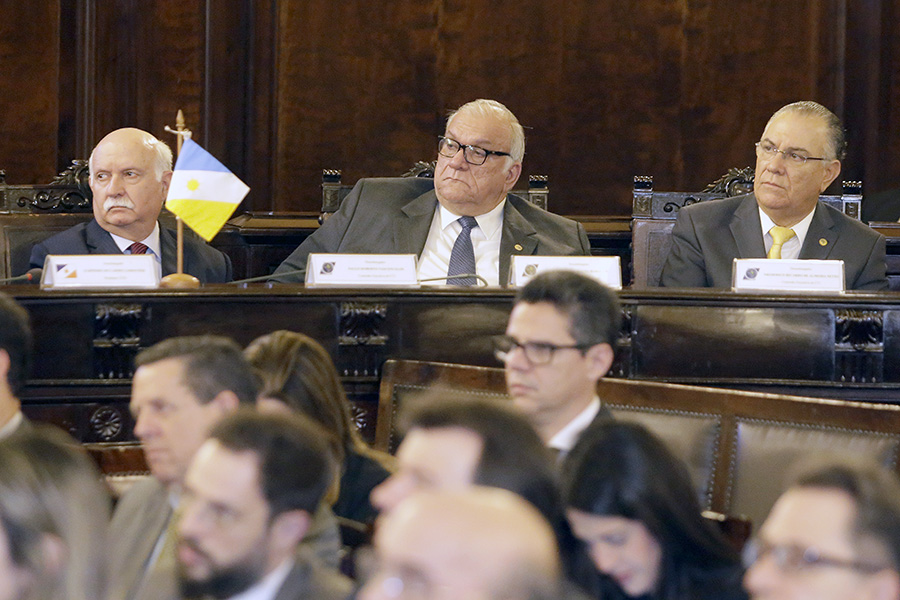 Desembargador José Carlos Malta Marques, ao centro.