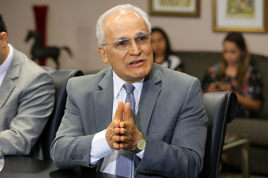 Juiz Maurílio Ferraz.