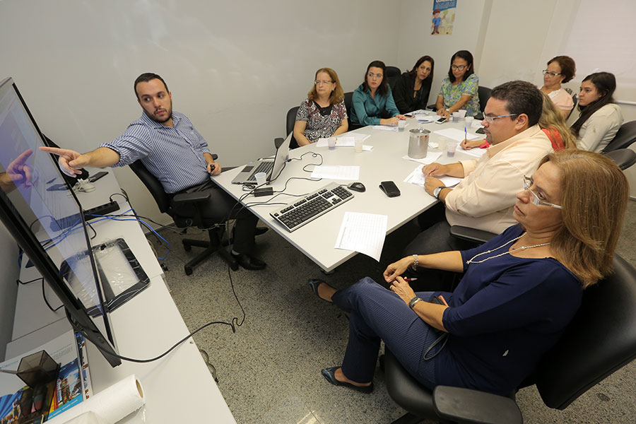 Servidores receberam orientações de consultor Thiago Evangelista.