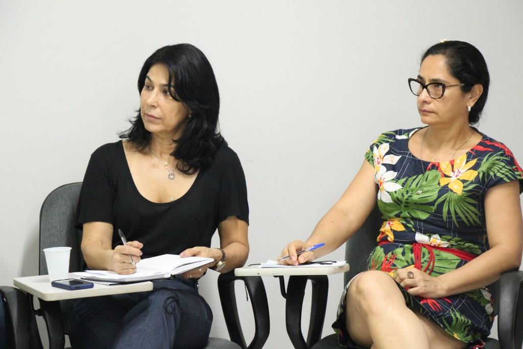 Edjane Padilha (à esquerda), assistente social do TJAL. 