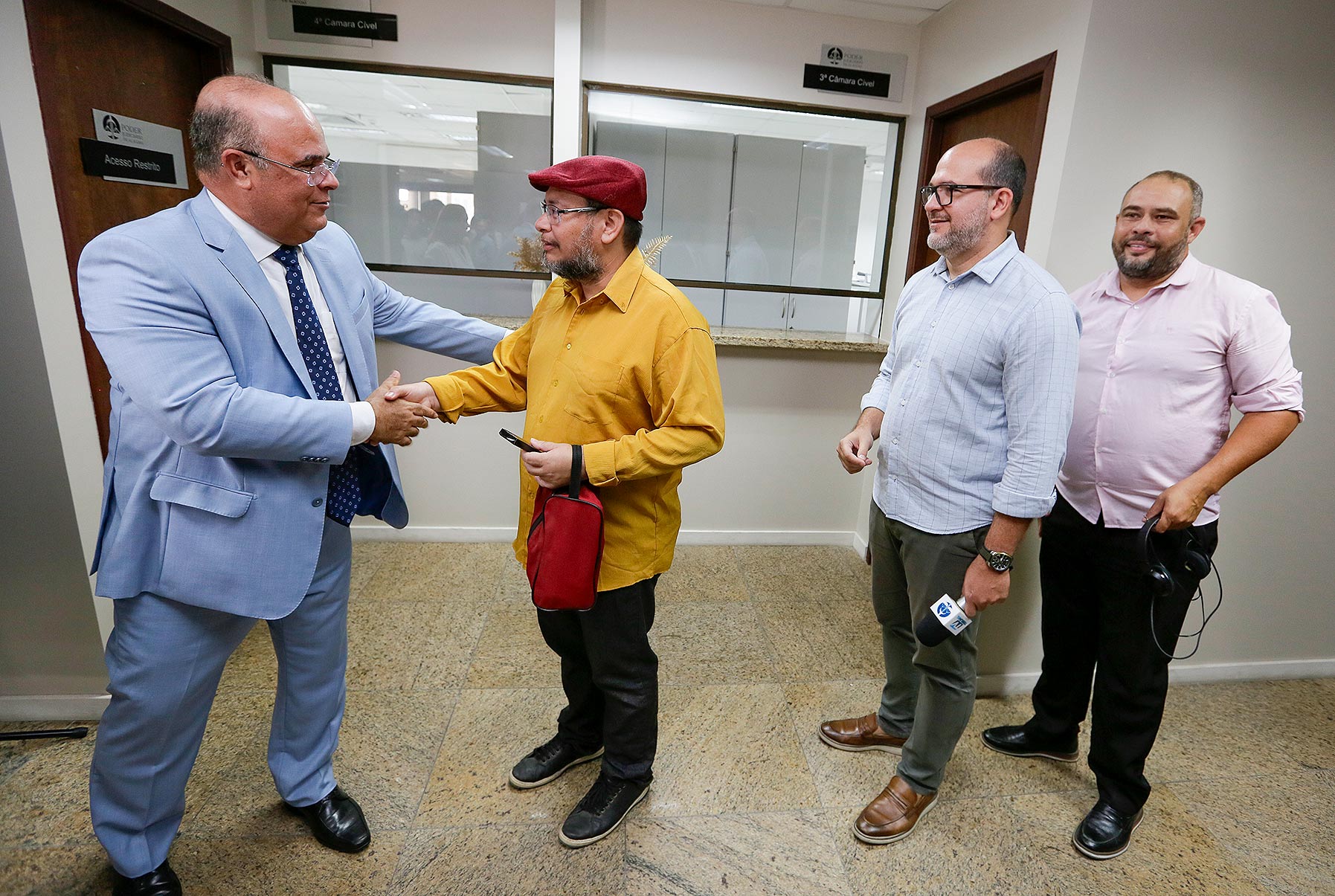 Presidência do TJAL homenageia servidores pais do Judiciário.