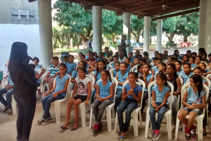 Palestra na Escola Manoel Pedro, com a psicóloga Poliana Amorim