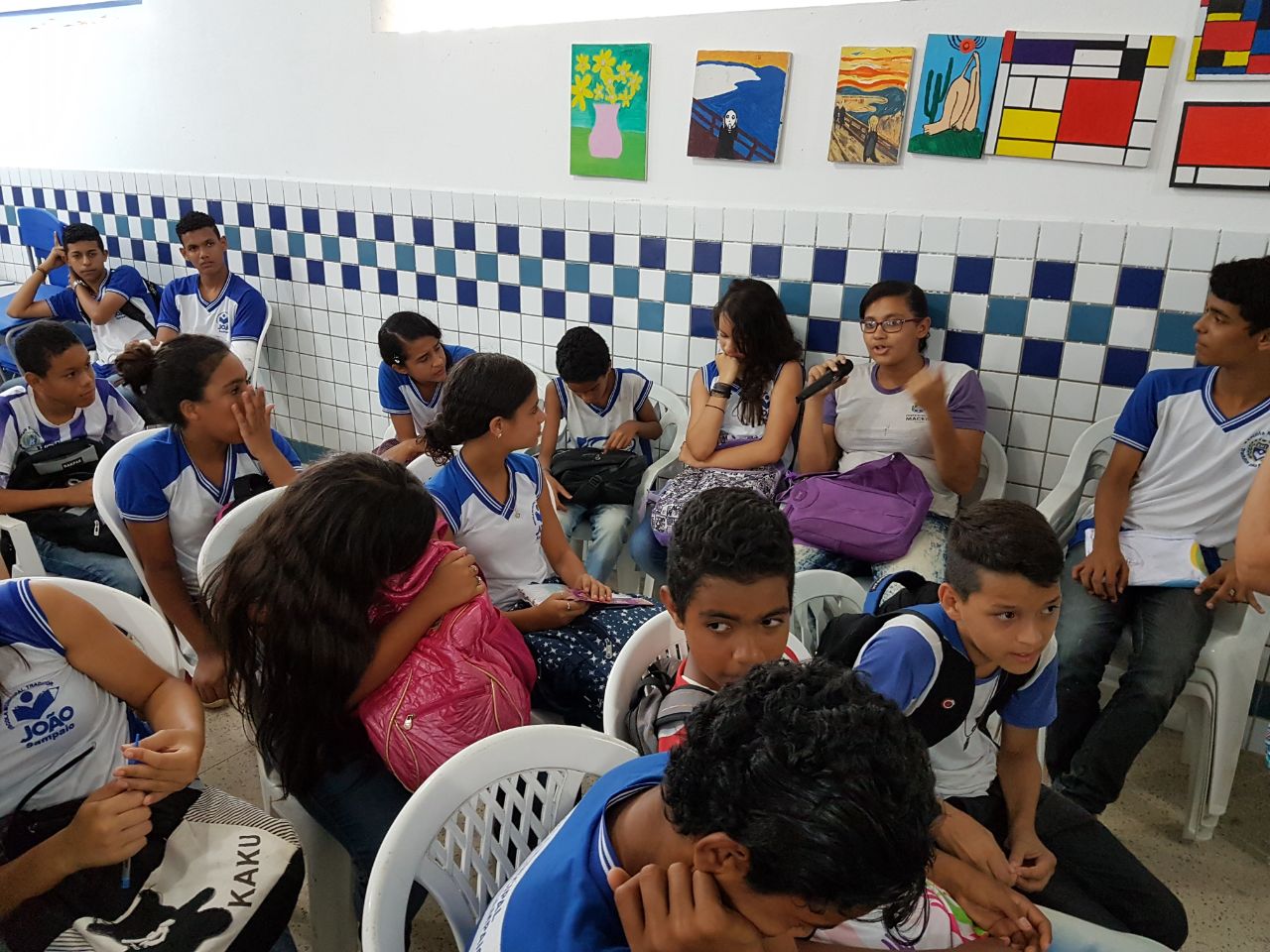 Estudantes compartilharam suas experiências com o preconceito.