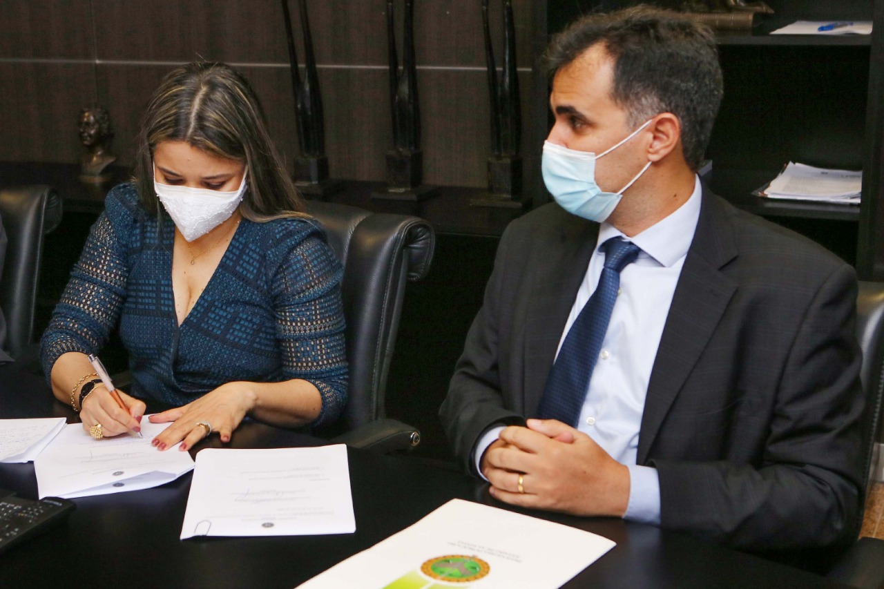 Defensora Norma Suely Negrão e defensor-geral Carlos Eduardo.