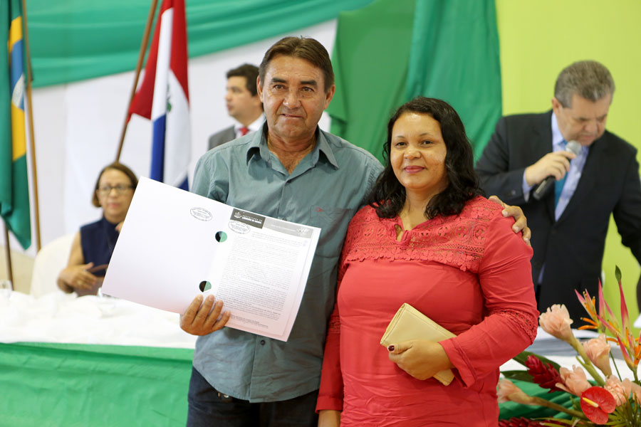 Entrega de títulos do Programa Moradia Legal II em Limoeiro de Anadia