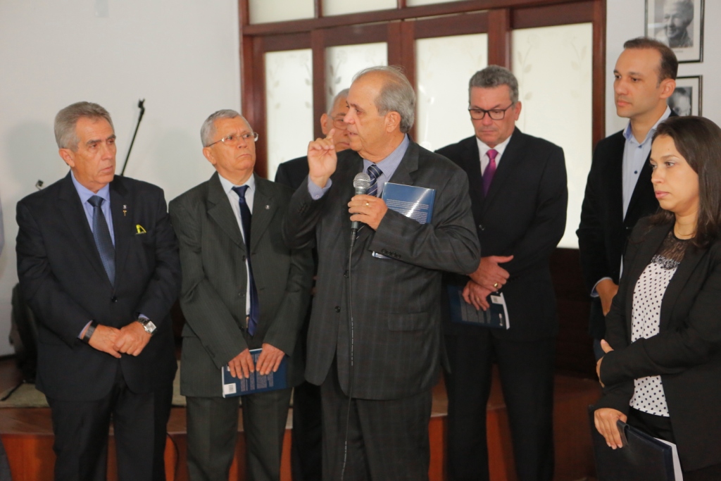 Vice-presidente Celyrio Adamastor e autoridades do Judiciário. 