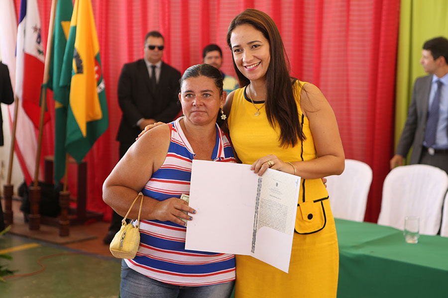 Entrega de títulos do Programa Moradia Legal II, em Igaci