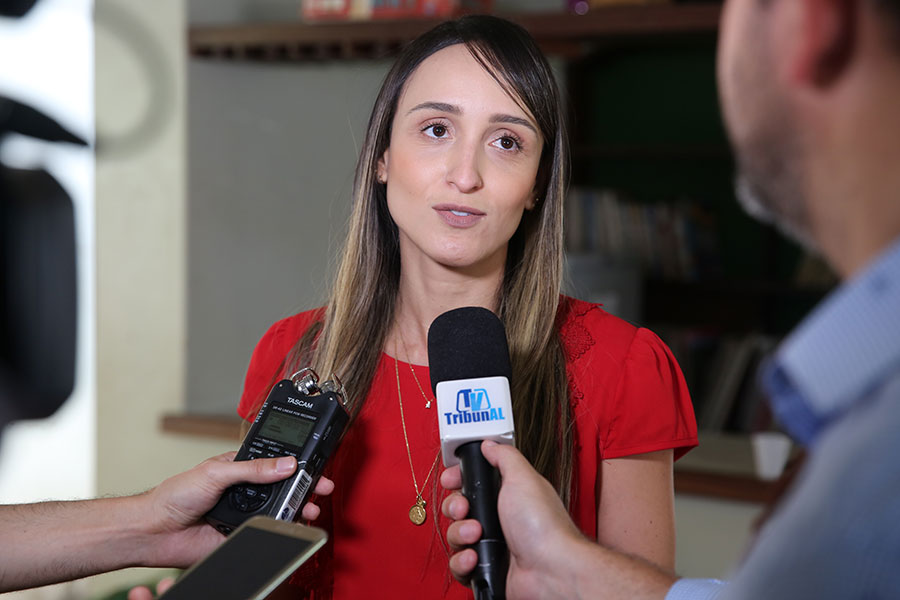 Defensora pública Manuela Carvalho.