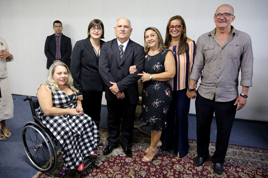 Desembargador Otávio Praxedes assume Governo do Estado.