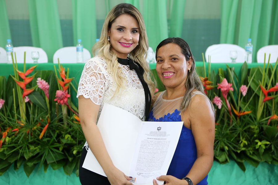 Distribuição de títulos do Moradia Legal II em Olho D'Água do Casado.