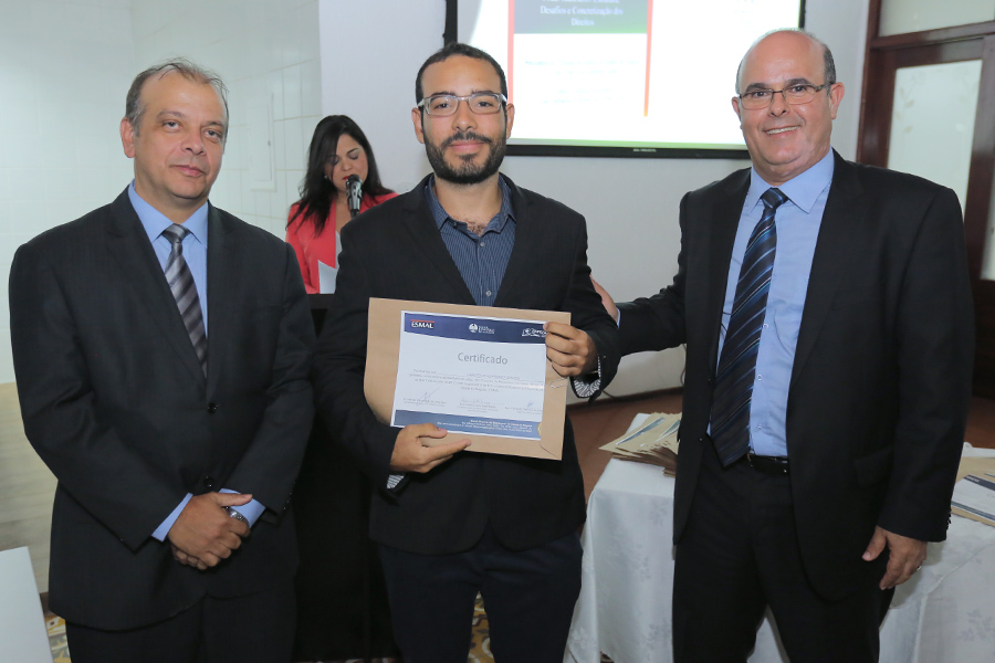 Entrega de certificados de participação no I Enpejud. Foto: Itawi Albuquerque