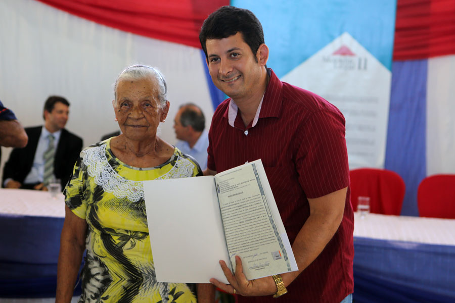 Distribuição de títulos do Programa Moradia Legal II em Messias.