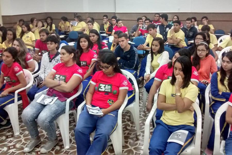 Alunos do Colégio Nunila Machado, em São Miguel dos Campos. Foto: PCJE