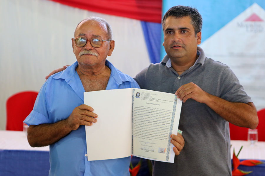 Distribuição de títulos do Programa Moradia Legal II em Messias.