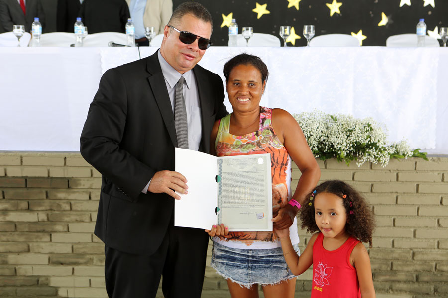Entrega de títulos do Programa Moradia Legal II em Boca da Mata.