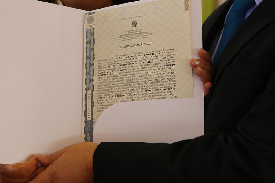 Entrega de títulos do Programa Moradia Legal II, em Igaci