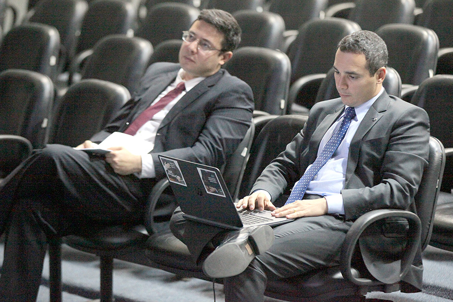 Juízes participam de seminário sobre audiências de custódia na Esmal. 