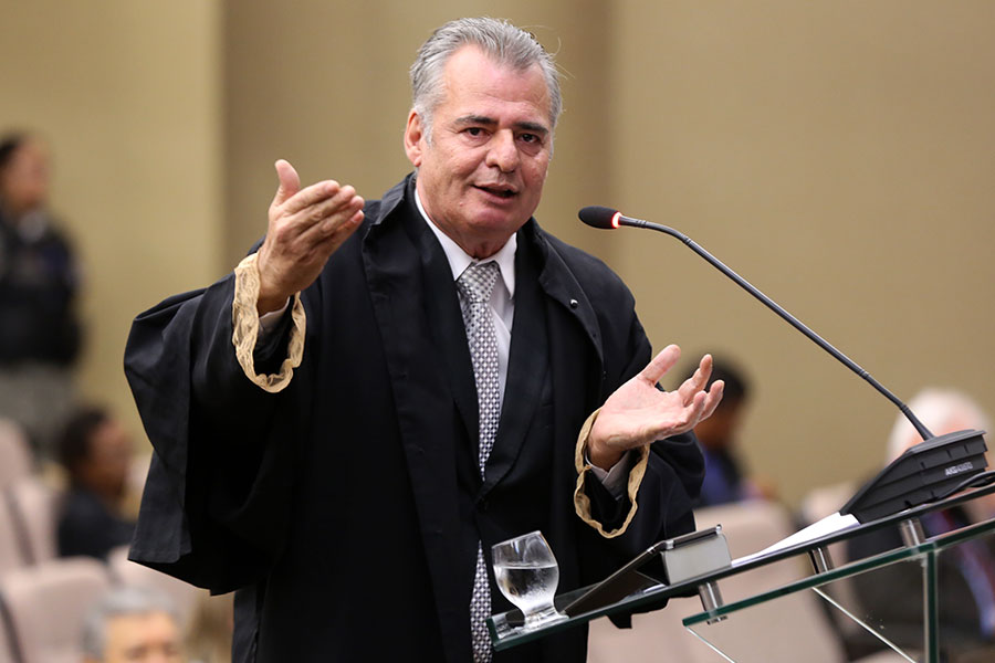 Advogado José Fragoso.