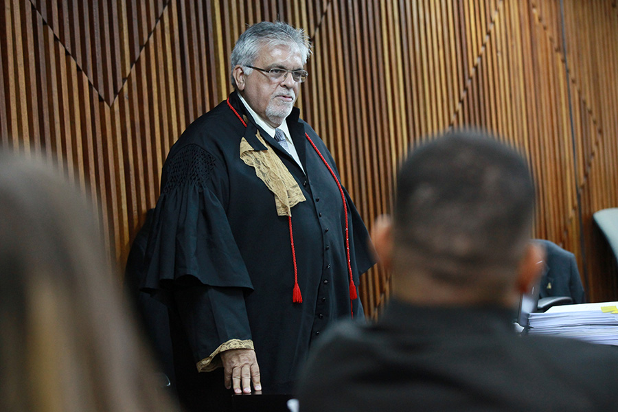 Promotor de justiça José Antônio Malta Marques pede a condenação do réu por homicídio duplamente qualificado.