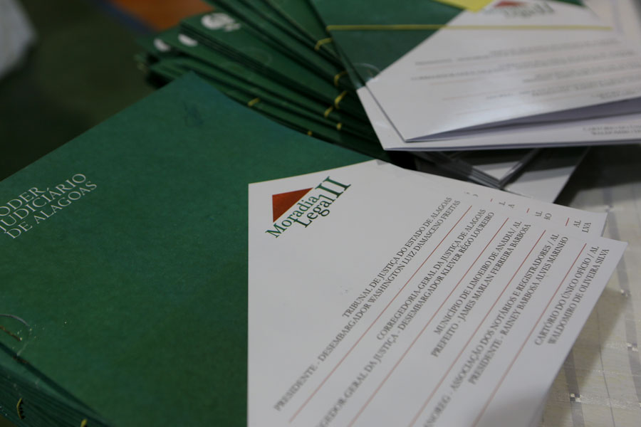 Entrega de títulos do Programa Moradia Legal II em Limoeiro de Anadia