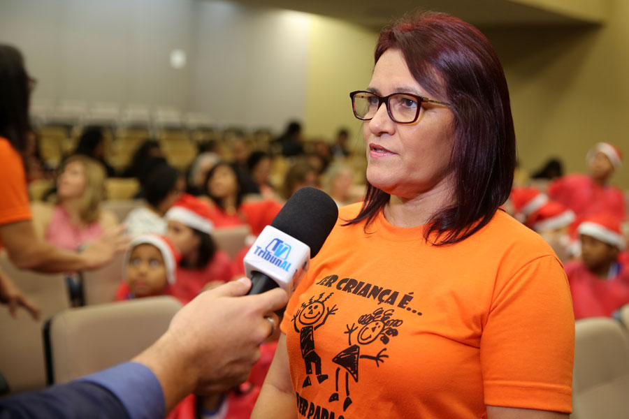 Regina Célia, diretora da Escola Municipal Tradutor João Sampaio.