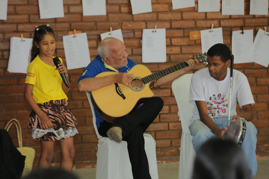 Música com  Escola Estadual de Cegos Cyro Accioly. Foto: Itawi Albuquerque 