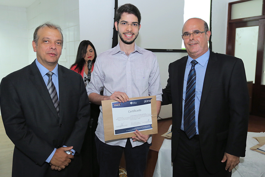 Entrega de certificados de participação no I Enpejud. Foto: Itawi Albuquerque