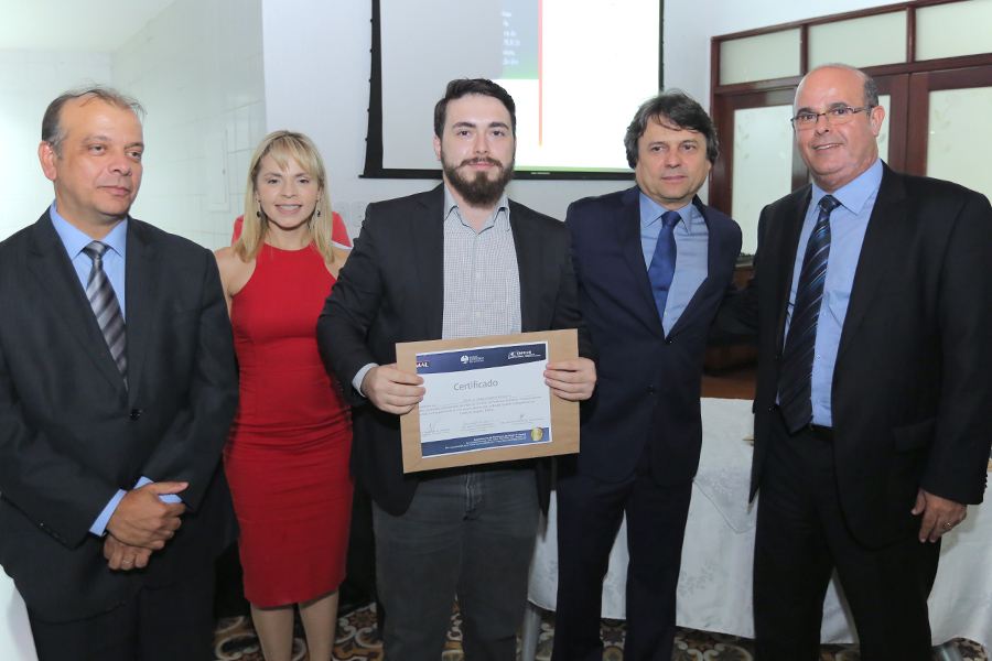 Entrega de certificados de participação no I Enpejud. Foto: Itawi Albuquerque