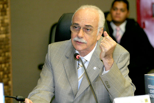 Garantia da ordem pública e conveniência da instrução criminal foram argumentos usados pelo desembargador Pedro Augusto Mendonça para negar o habeas corpus