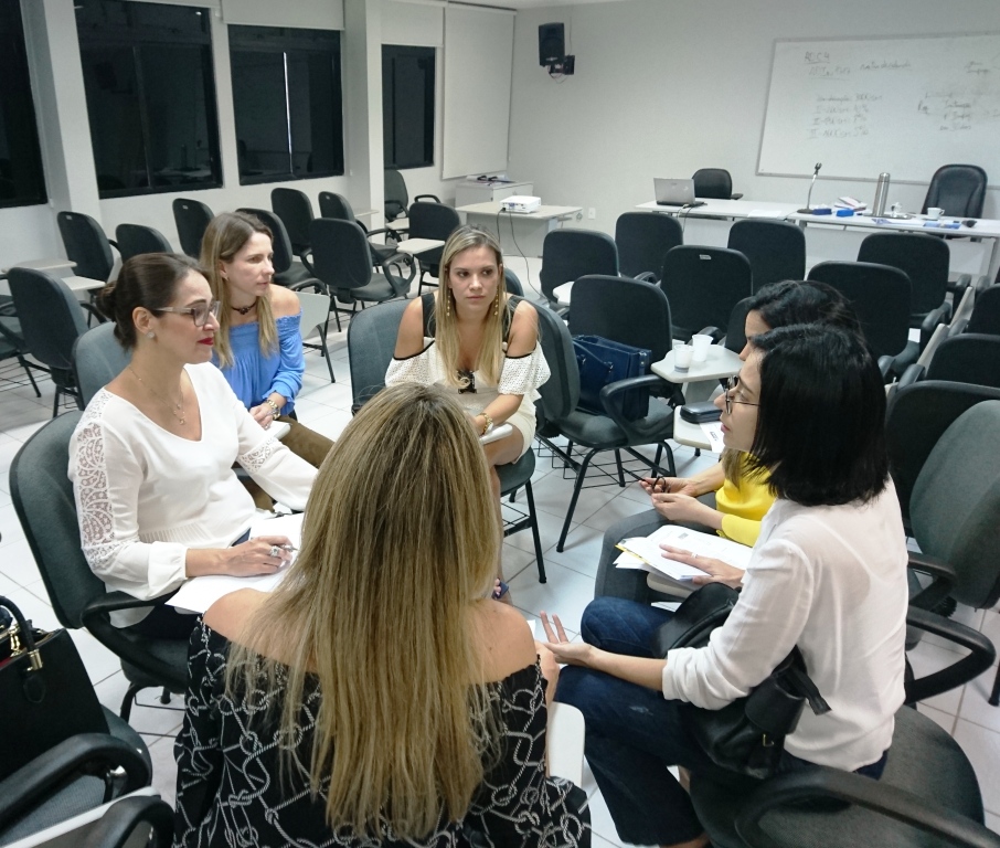 Participantes foram orientados a trabalhar em grupo. 