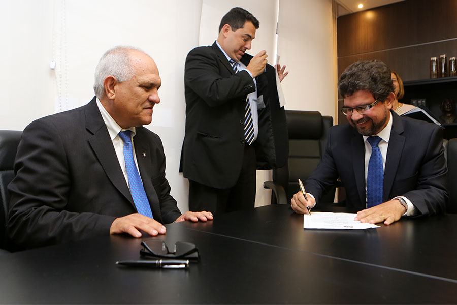 Juiz Auxiliar da Presidência, Carlos Cavalcanti de Albuquerque.