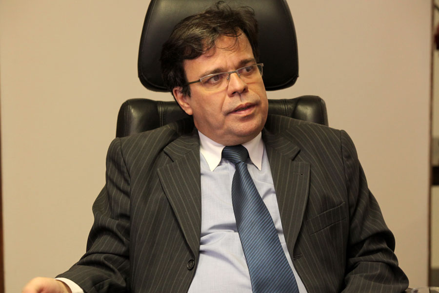 Presidente em exercício, Tutmés Airan recebeu representantes da SEE e CEAPA