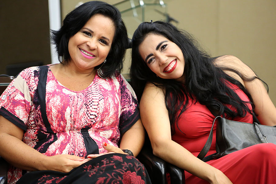 Cantoras Irina Costa, Carla Araújo