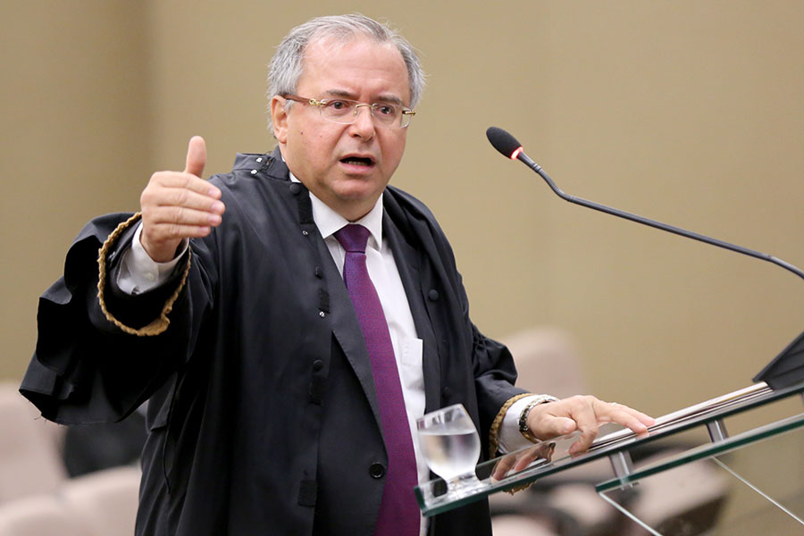 Advogado Fábio Ferrário