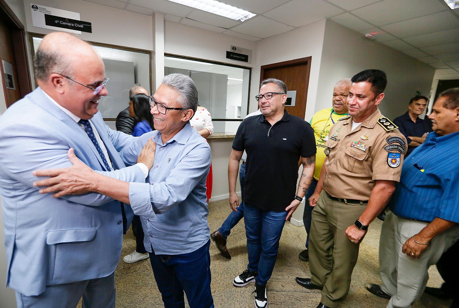 Presidência do TJAL homenageia servidores pais do Judiciário.