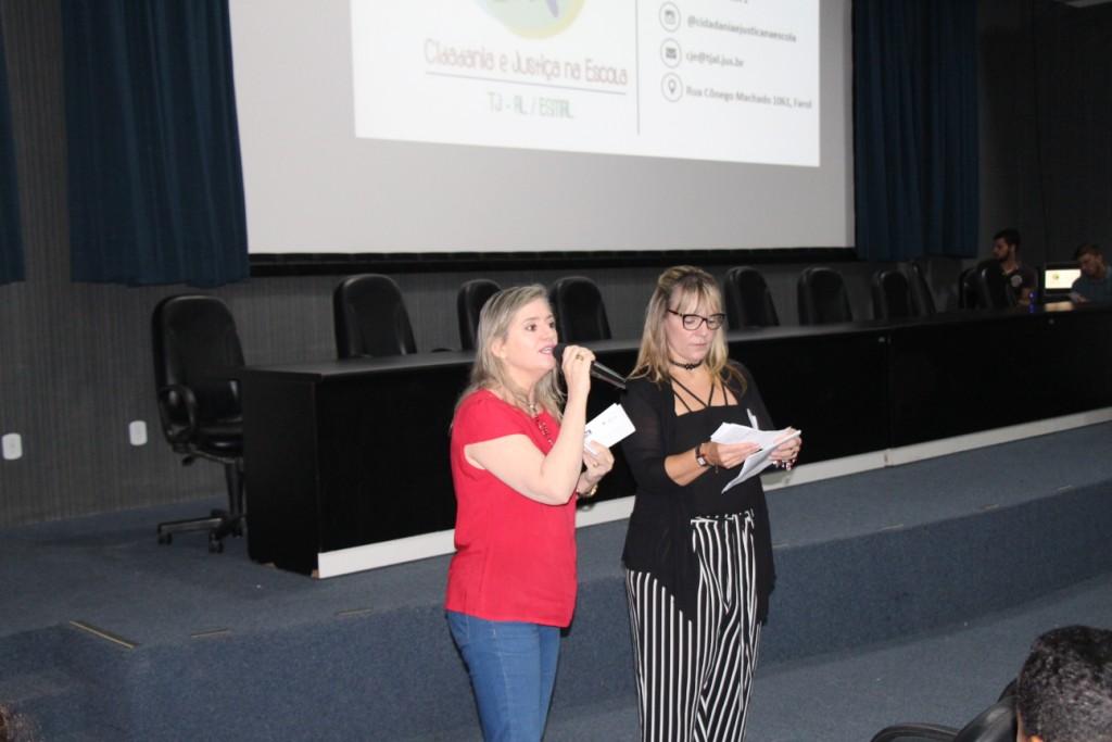 Conceição Marques, servidora do PCJE, e voluntária  Ivana Atanásio.