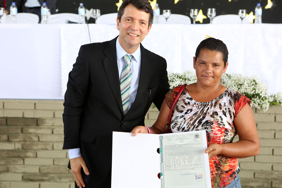 Entrega de títulos do Programa Moradia Legal II em Boca da Mata.