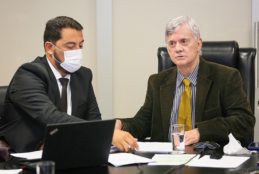 Presidente Klever Loureiro participa das sessões a partir do gabinete da Presidência.
