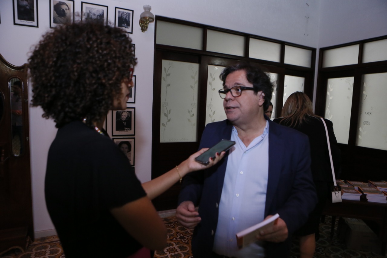 Tutmés Airan no lançamento do livro