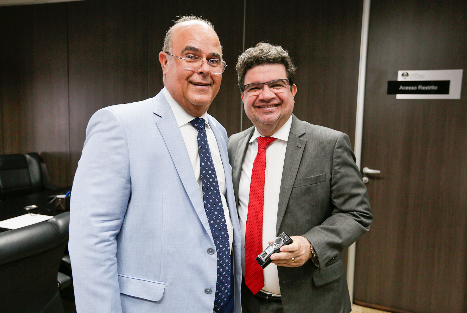 Presidência do TJAL homenageia servidores pais do Judiciário.